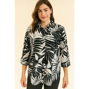 Chicos 1 (M) no iron black white 3/4 sleeve button up career causal proffesional